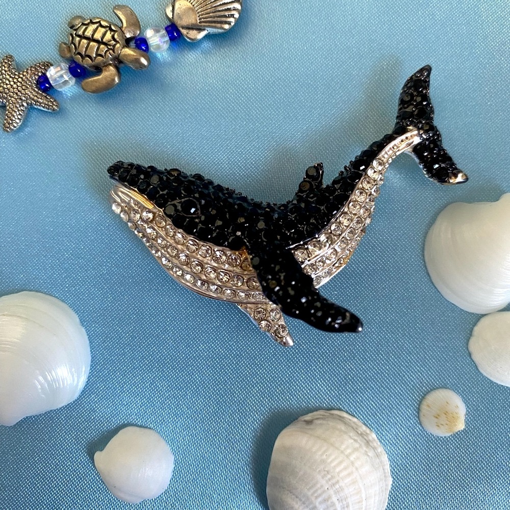 Ocean Whale Crystal Brooch – Black & Silver Rhinestones – Gift-Ready